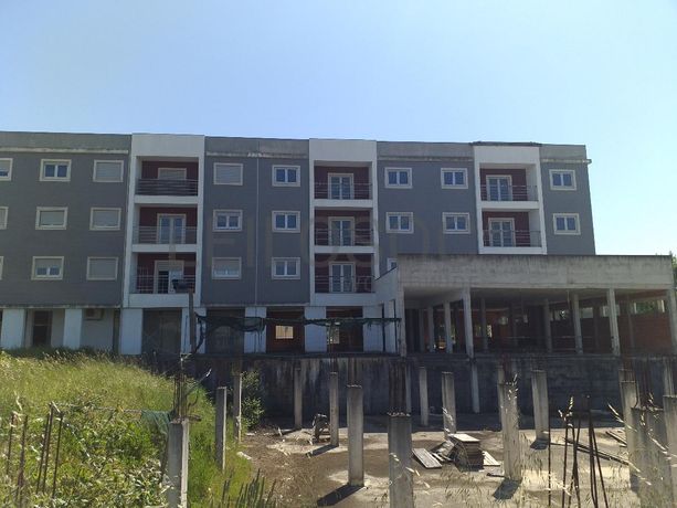 Edifício com Apartamentos e Lojas · Mealhada