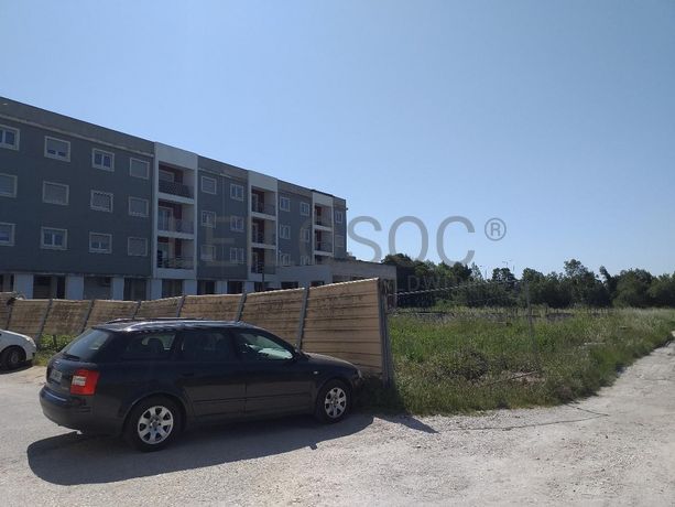 Edifício com Apartamentos e Lojas · Mealhada