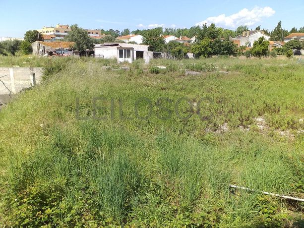 Edifício com Apartamentos e Lojas · Mealhada