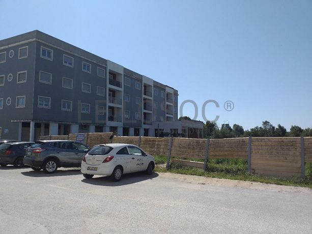 Edifício com Apartamentos e Lojas · Mealhada