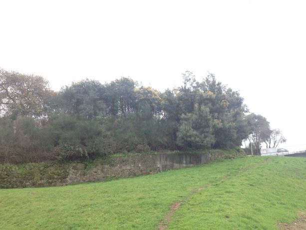 1/2 Terreno + 1/2 Moradia · Vila Nova de Gaia