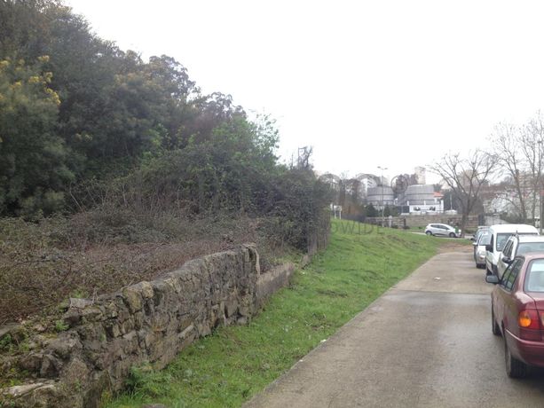 1/2 Terreno + 1/2 Moradia · Vila Nova de Gaia