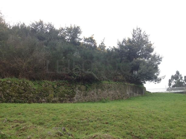 1/2 Terreno + 1/2 Moradia · Vila Nova de Gaia