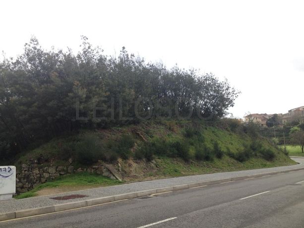 1/2 Terreno + 1/2 Moradia · Vila Nova de Gaia