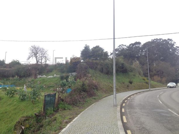 1/2 Terreno + 1/2 Moradia · Vila Nova de Gaia