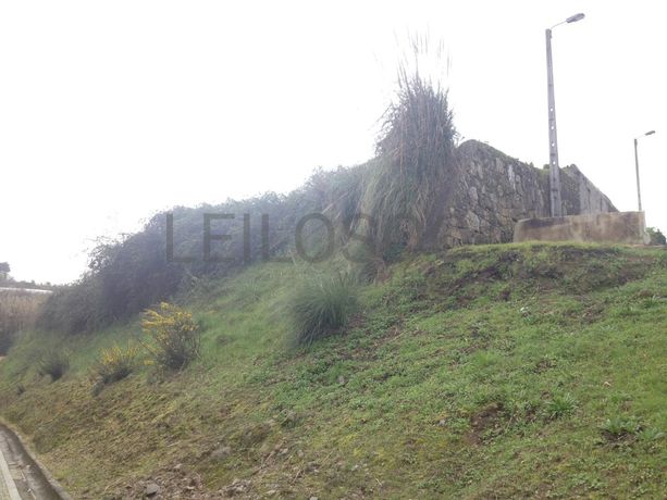 1/2 Terreno + 1/2 Moradia · Vila Nova de Gaia