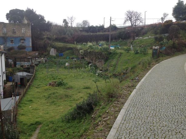 1/2 Terreno + 1/2 Moradia · Vila Nova de Gaia