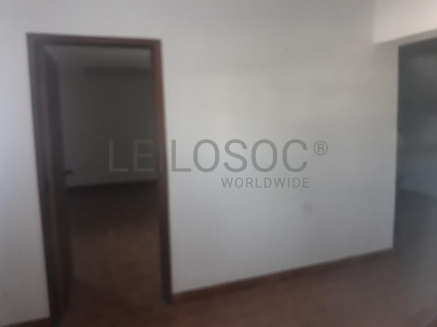 Escritório + 2 Arrecadações