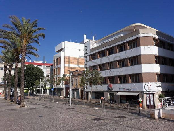 Edifício de 6 pisos para Escritórios · Portimão