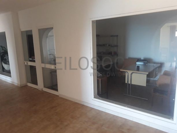 2 Lojas + Arrecadação · Lagoa