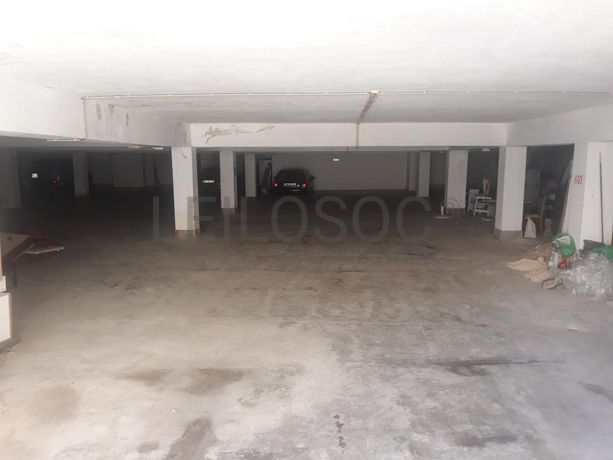 Estacionamento com 32 lugares de Garagem