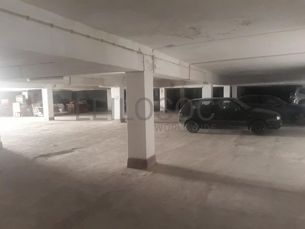 Estacionamento com 32 lugares de Garagem