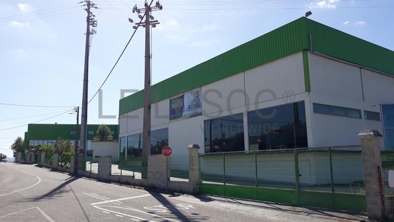 Pavilhão + Lotes para Construção + Terrenos · 1/24 de Terreno · Ourém