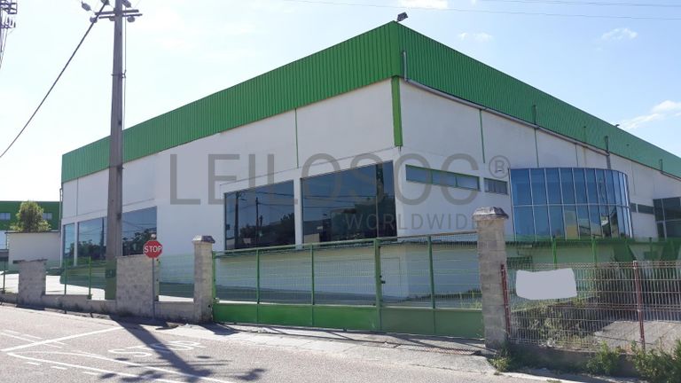 Pavilhão + Lotes para Construção + Terrenos · 1/24 de Terreno · Ourém