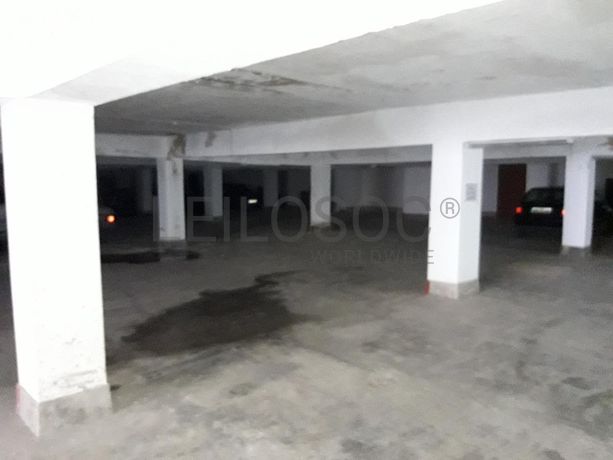 Estacionamento com 32 lugares de Garagem