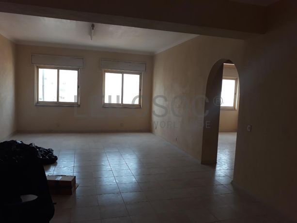 Edifício de 6 pisos para Escritórios · Portimão