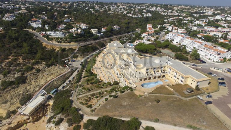 Apartamento T2 + 2 Arrecadações