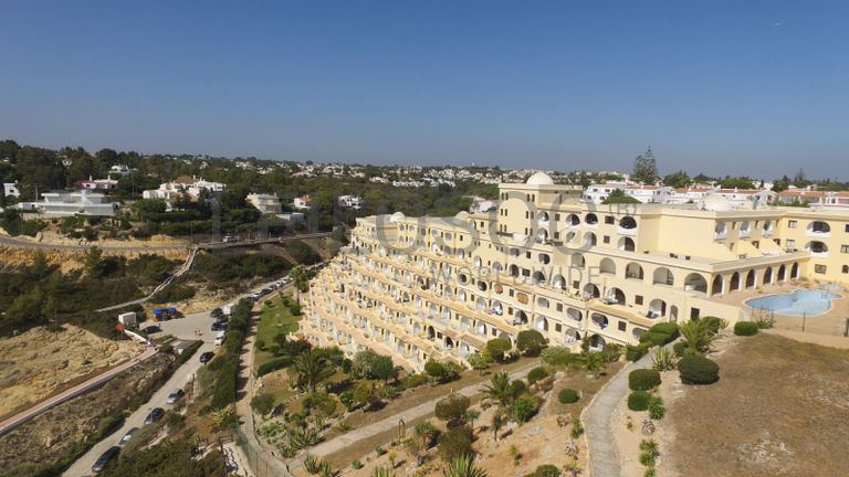 Escritório + Arrecadação