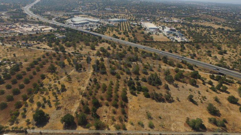 Terrenos · Olho das Eiras - S. Sebastião (Loulé)
