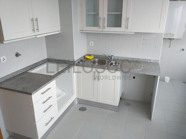 Apartamento T3 + Lugar de Garagem + Arrumo · V. N. de Gaia