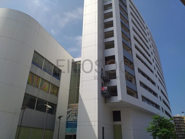 Apartamento T3 + Lugar de Garagem + Arrumo · V. N. de Gaia