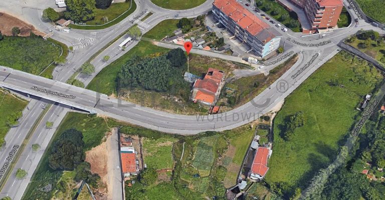 1/2 Terreno + 1/2 Moradia · Vila Nova de Gaia