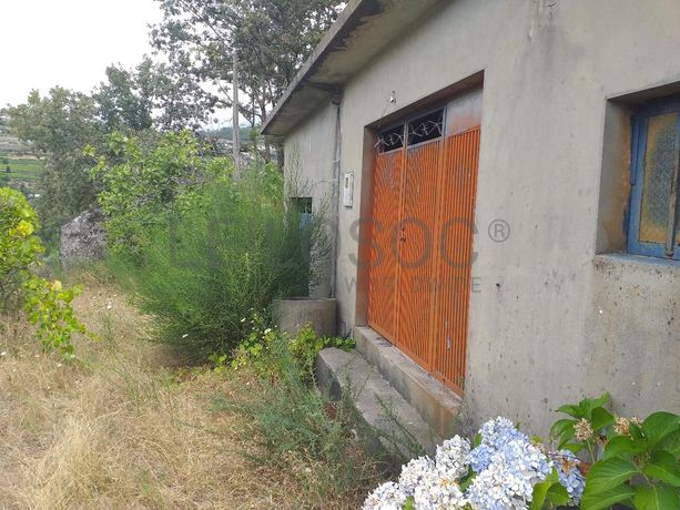 Moradia + Terrenos · Baião