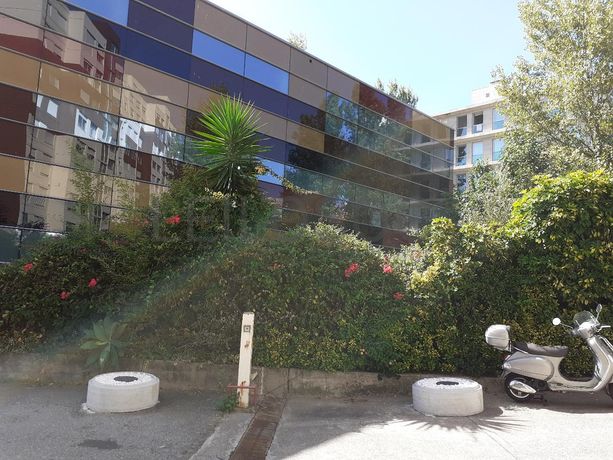 Escritório + 2 Garagens · Porto