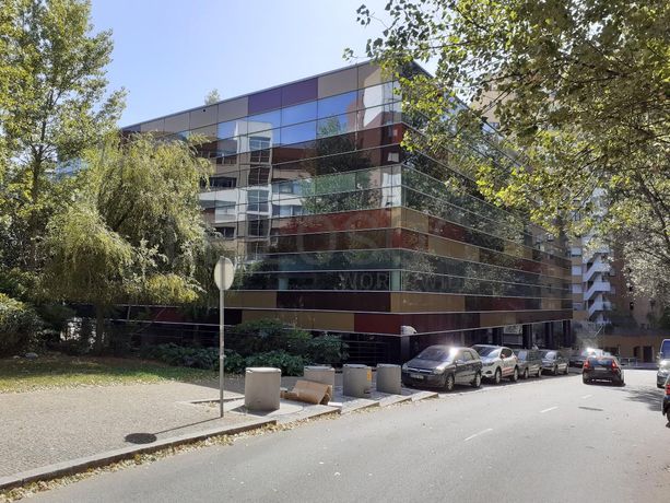 Escritório + 2 Garagens · Porto