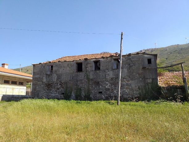 Raiz de Prédios Rústicos e Moradia · Cinfães