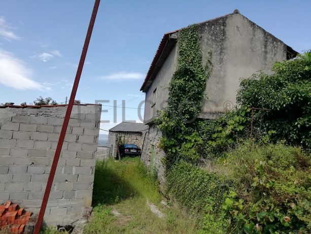 Moradia V2 + Terreno · Valença