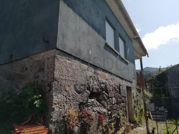 Moradia V2 + Terreno · Valença