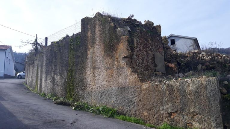 1/3 Moradia (Ruínas) · Penacova - Coimbra