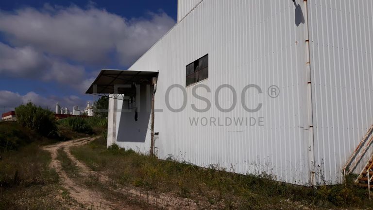 Armazém + Edifício de Escritórios · Soure