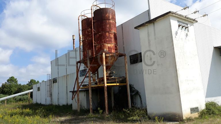 Armazém + Edifício de Escritórios · Soure