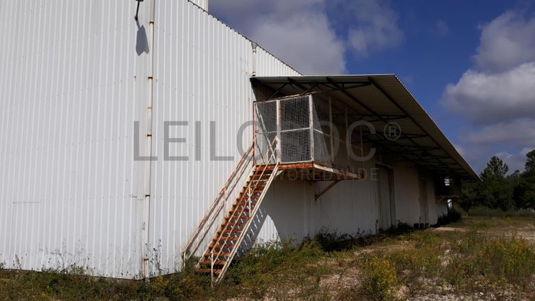 Armazém + Edifício de Escritórios · Soure