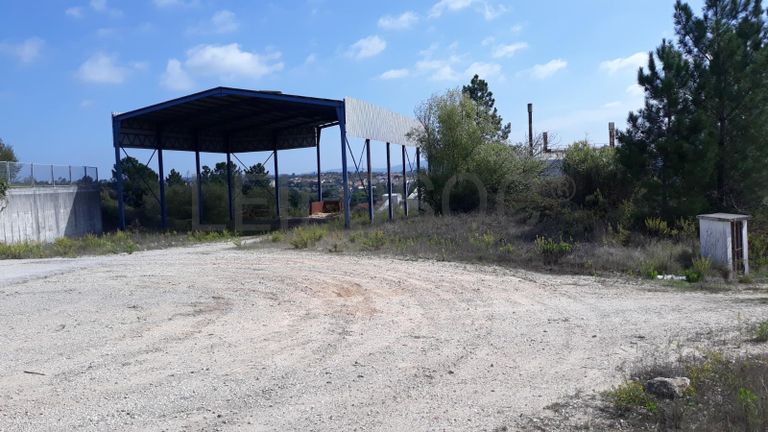 Armazém + Edifício de Escritórios · Soure