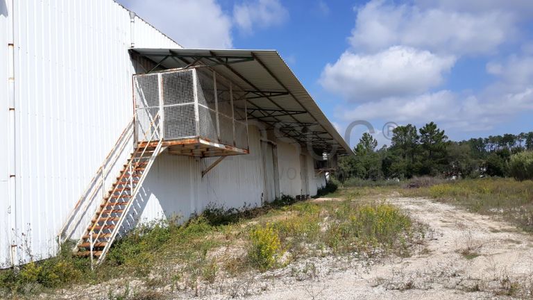 Armazém + Edifício de Escritórios · Soure