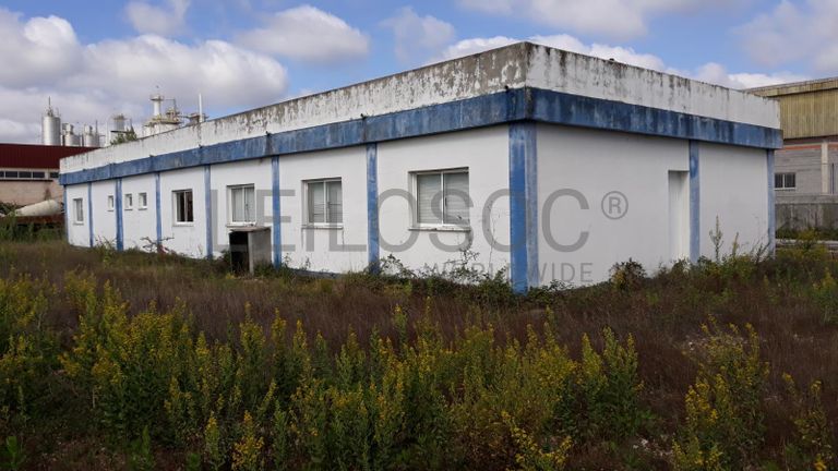 Armazém + Edifício de Escritórios · Soure