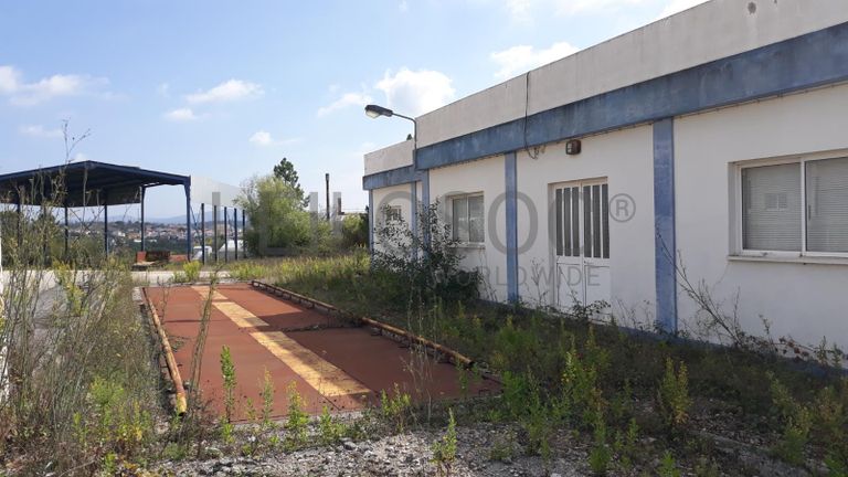 Armazém + Edifício de Escritórios · Soure