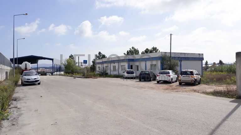 Armazém + Edifício de Escritórios · Soure