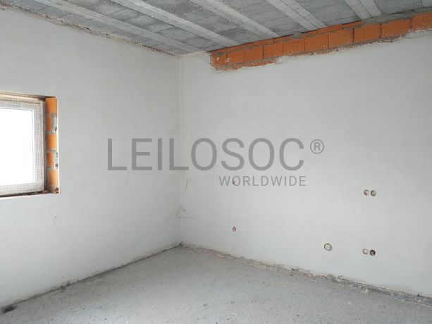 Moradia com Terreno (Benfeitoria) · Sernancelhe, Viseu