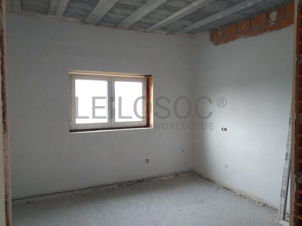 Moradia com Terreno (Benfeitoria) · Sernancelhe, Viseu