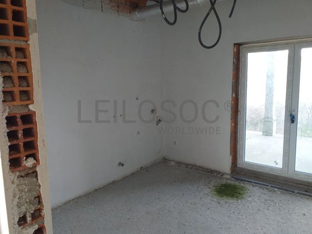 Moradia com Terreno (Benfeitoria) · Sernancelhe, Viseu