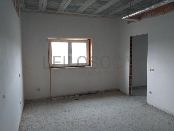 Moradia com Terreno (Benfeitoria) · Sernancelhe, Viseu