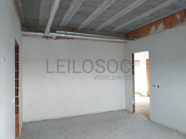 Moradia com Terreno (Benfeitoria) · Sernancelhe, Viseu