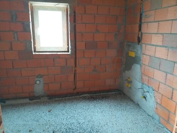 Moradia com Terreno (Benfeitoria) · Sernancelhe, Viseu