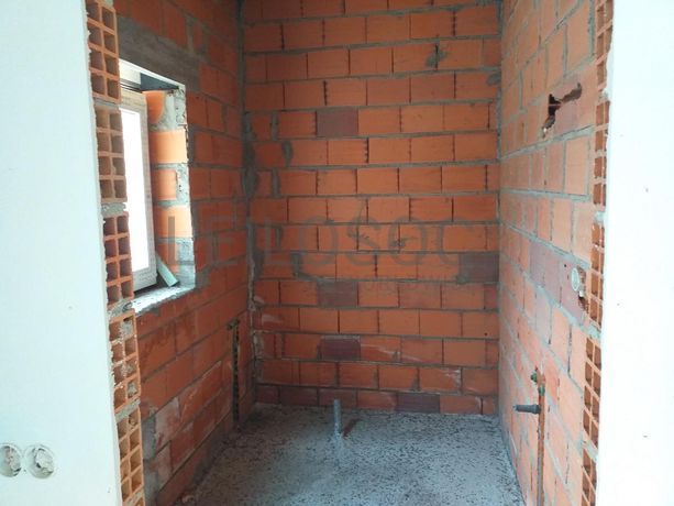 Moradia com Terreno (Benfeitoria) · Sernancelhe, Viseu