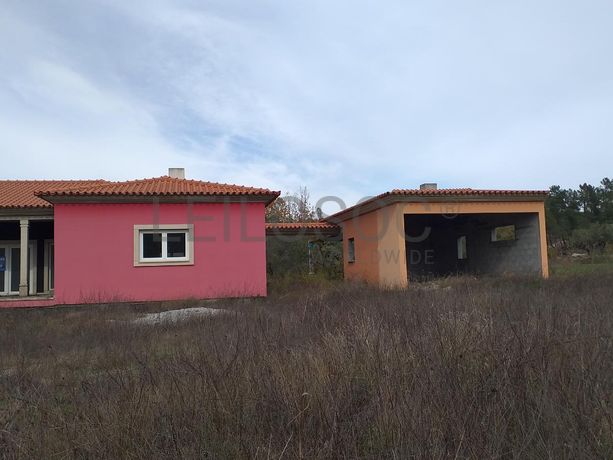 Moradia com Terreno (Benfeitoria) · Sernancelhe, Viseu