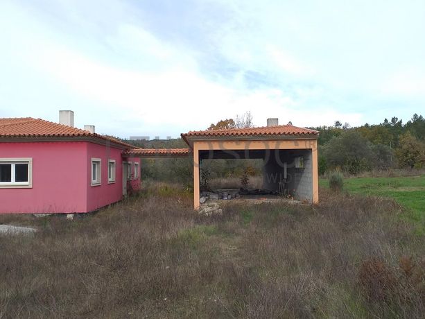 Moradia com Terreno (Benfeitoria) · Sernancelhe, Viseu